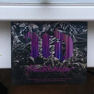 Urban Decay Trouble Maker Palette